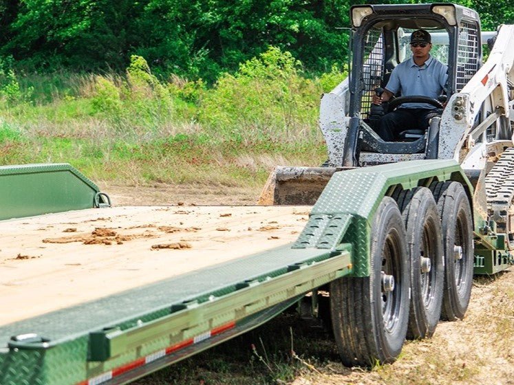 Diamond C LPX Low Profile Gooseneck Equipment Trailer