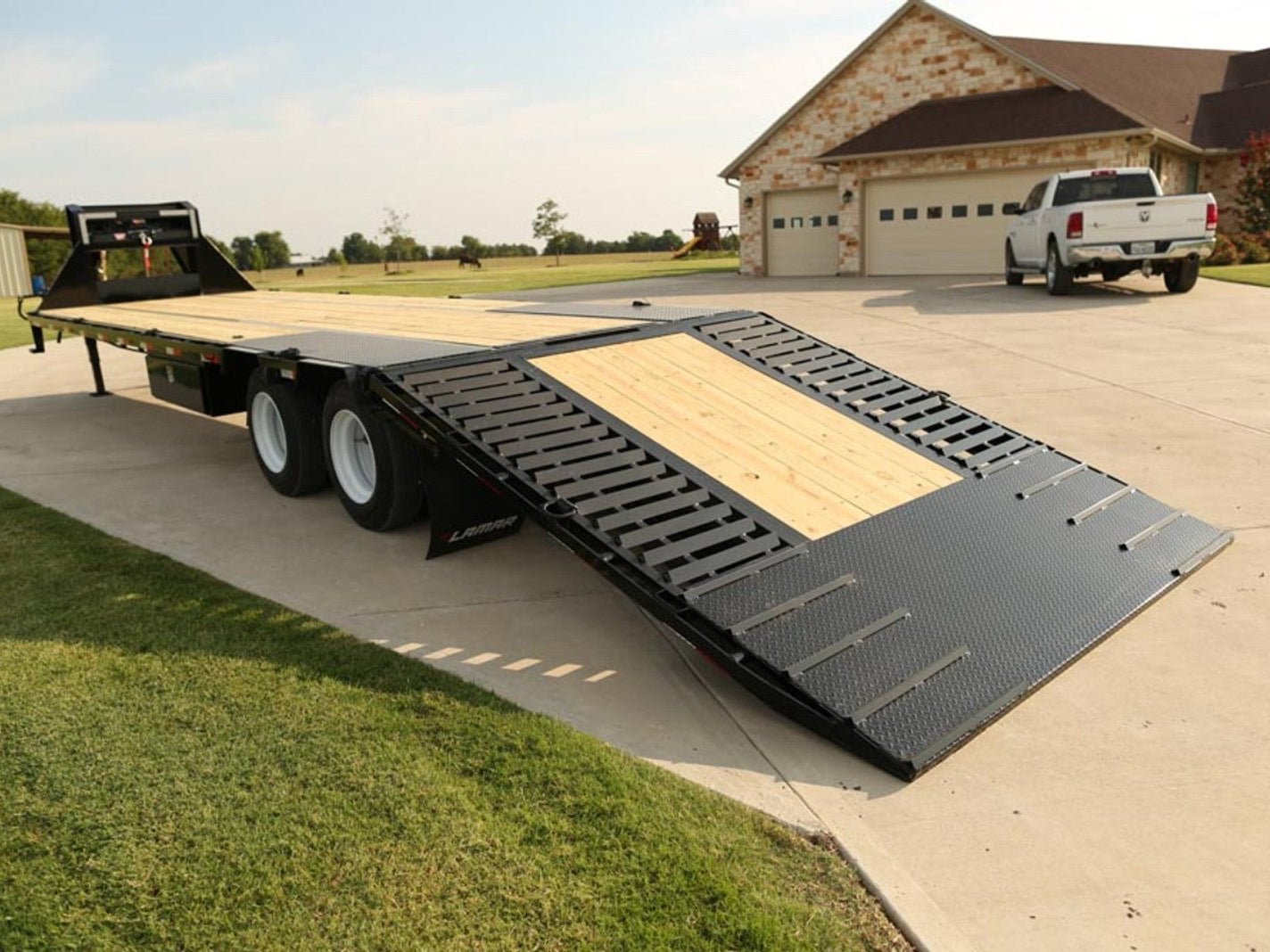 Lamar FG Gooseneck Hydraulic Dovetail Trailer - Stryker Dealership Group