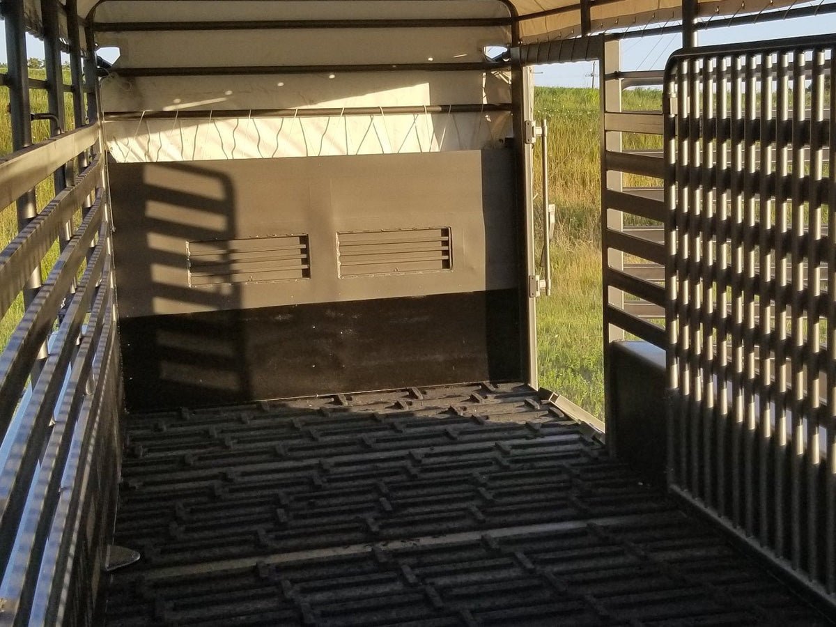 Round House Industries Gooseneck Livestock Trailer
