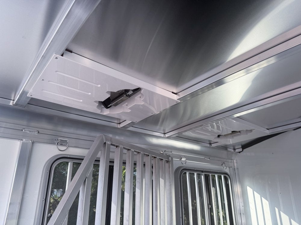 Sundowner 2 Horse Super Sport - White - Porch Lights - 2 Horse - Horse Trailers - TrailerSwap