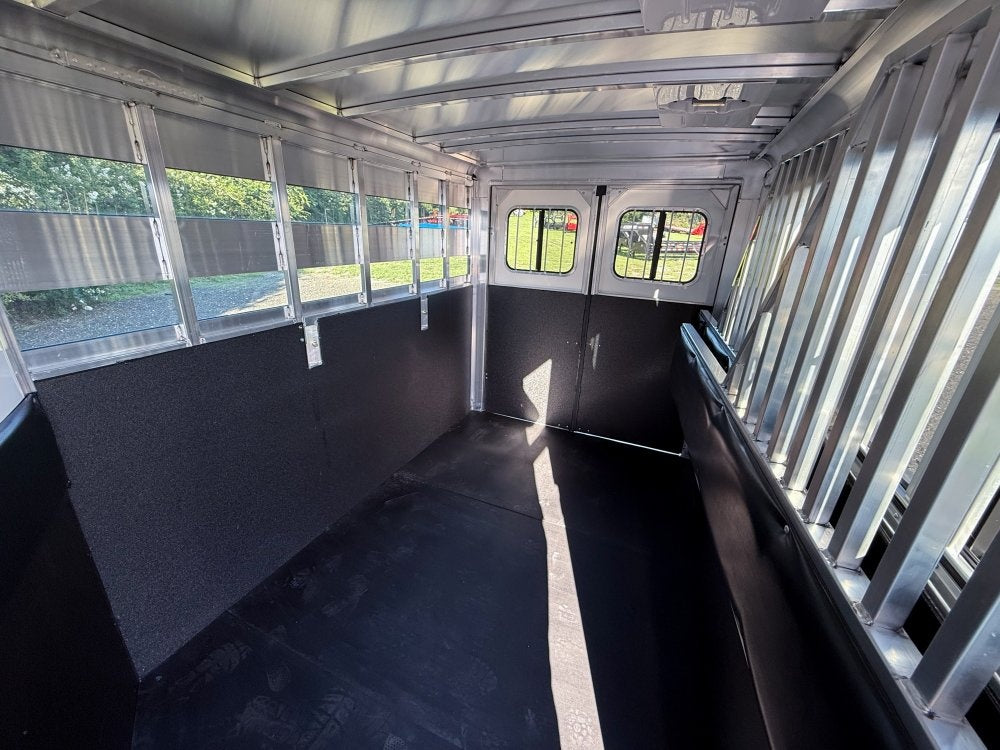 Sundowner 3 Horse Super Sport - Silver - Feed Door and Window - 3 Horse - Horse Trailers - TrailerSwap