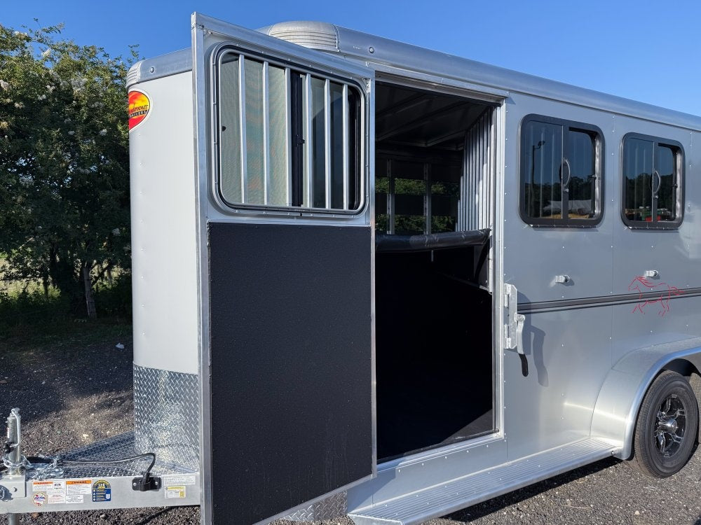 Sundowner 3 Horse Super Sport - Silver - Feed Door and Window - 3 Horse - Horse Trailers - TrailerSwap