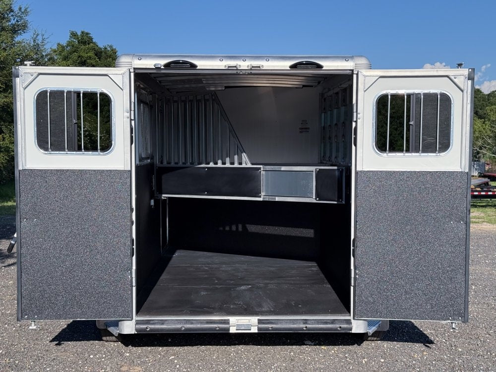 Sundowner 3 Horse Super Sport - Silver - Feed Door and Window - 3 Horse - Horse Trailers - TrailerSwap