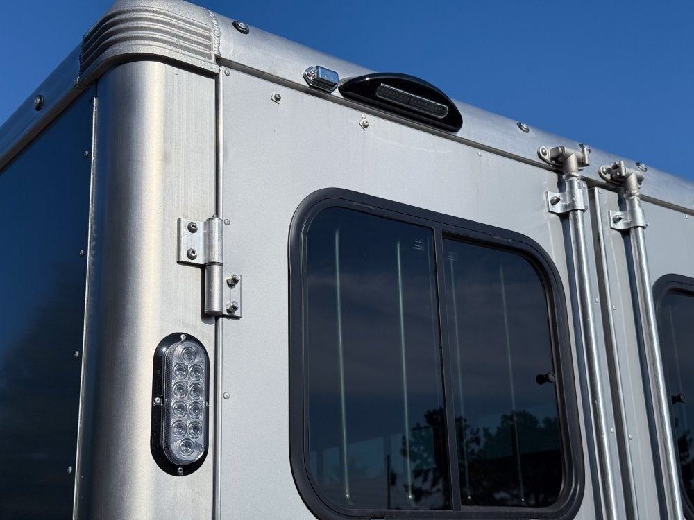 Sundowner 3 Horse Super Sport - Silver - Feed Door and Window - 3 Horse - Horse Trailers - TrailerSwap