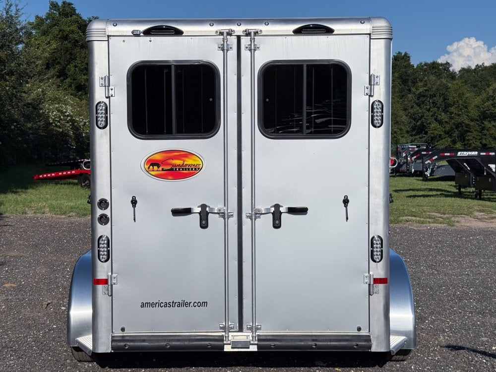 Sundowner 3 Horse Super Sport - Silver - Feed Door and Window - 3 Horse - Horse Trailers - TrailerSwap
