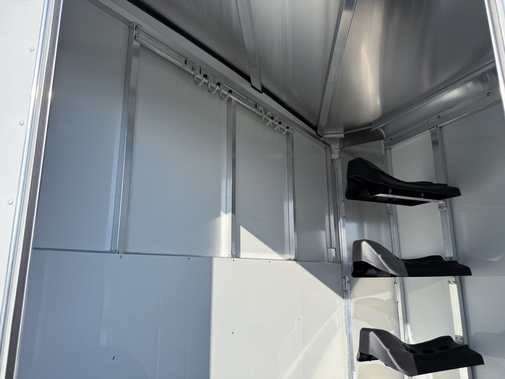 Sundowner 3 Horse Super Sport - Silver - Feed Door and Window - 3 Horse - Horse Trailers - TrailerSwap