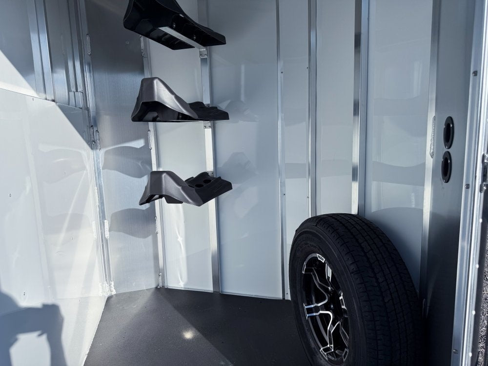 Sundowner 3 Horse Super Sport - Silver - Feed Door and Window - 3 Horse - Horse Trailers - TrailerSwap