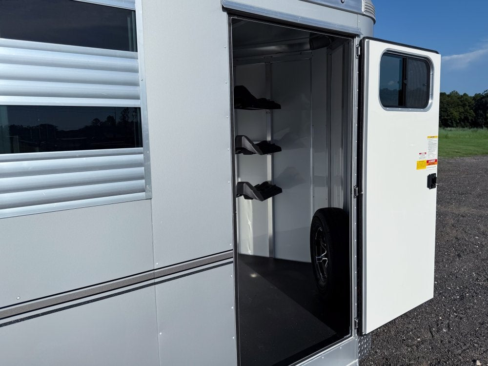 Sundowner 3 Horse Super Sport - Silver - Feed Door and Window - 3 Horse - Horse Trailers - TrailerSwap
