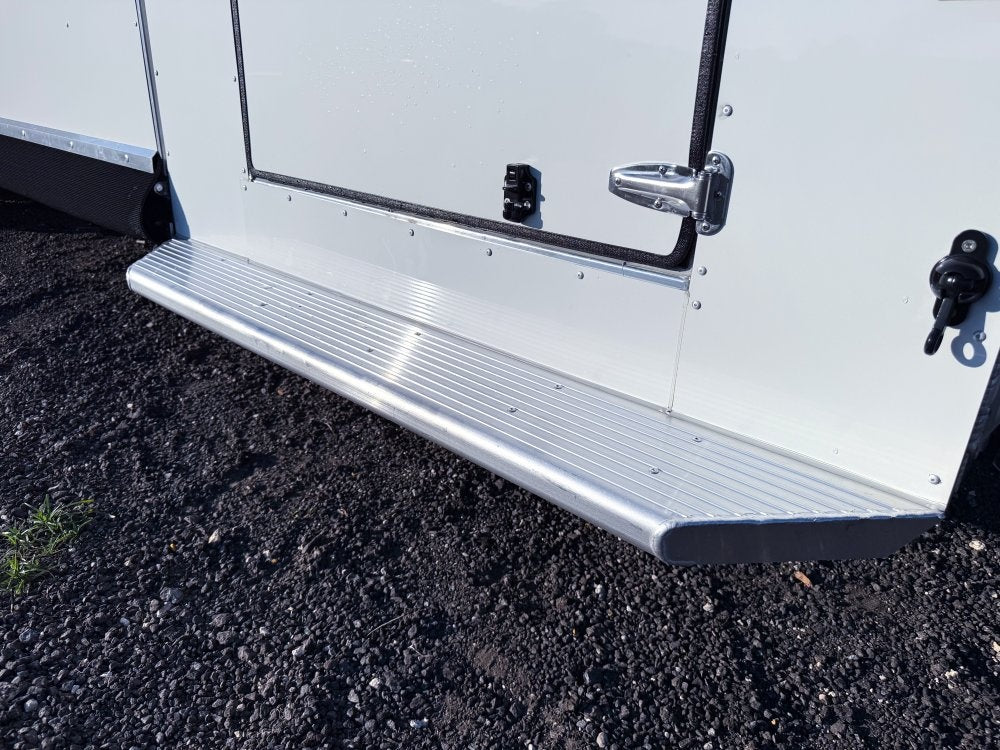 Sundowner Charter SE 2+1 Gooseneck Straight Load - White w/Stainless Nose (2) 5,200lb Axles - Side R - 2 Horse - Horse Trailers - TrailerSwap