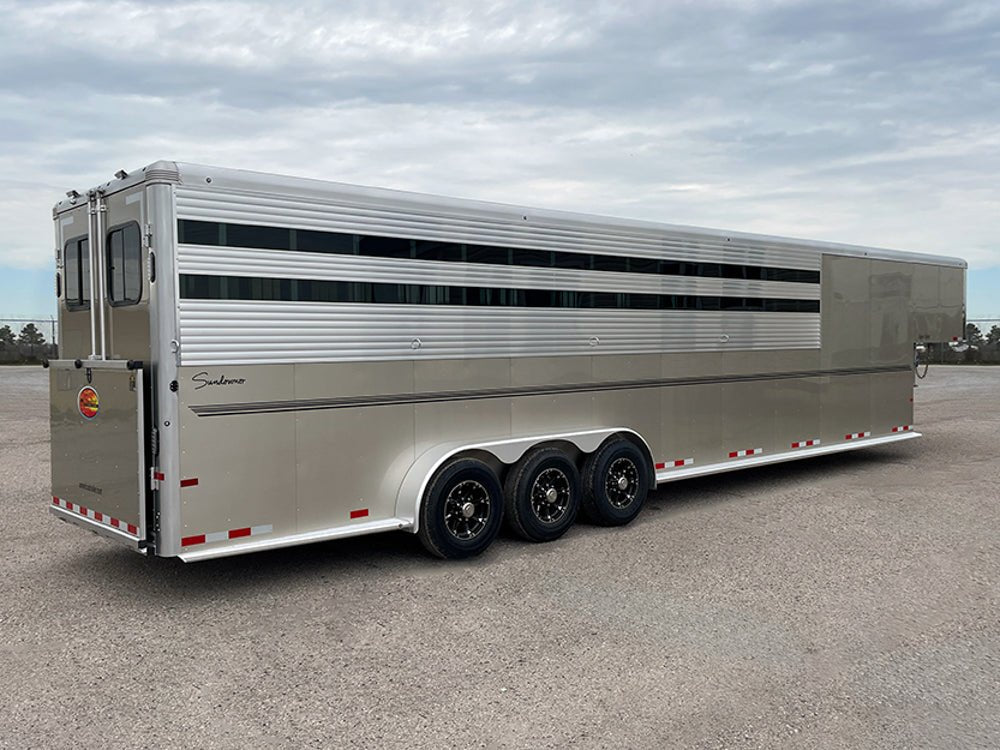 Super Sport Gooseneck Horse Trailer - Stryker Dealership Group