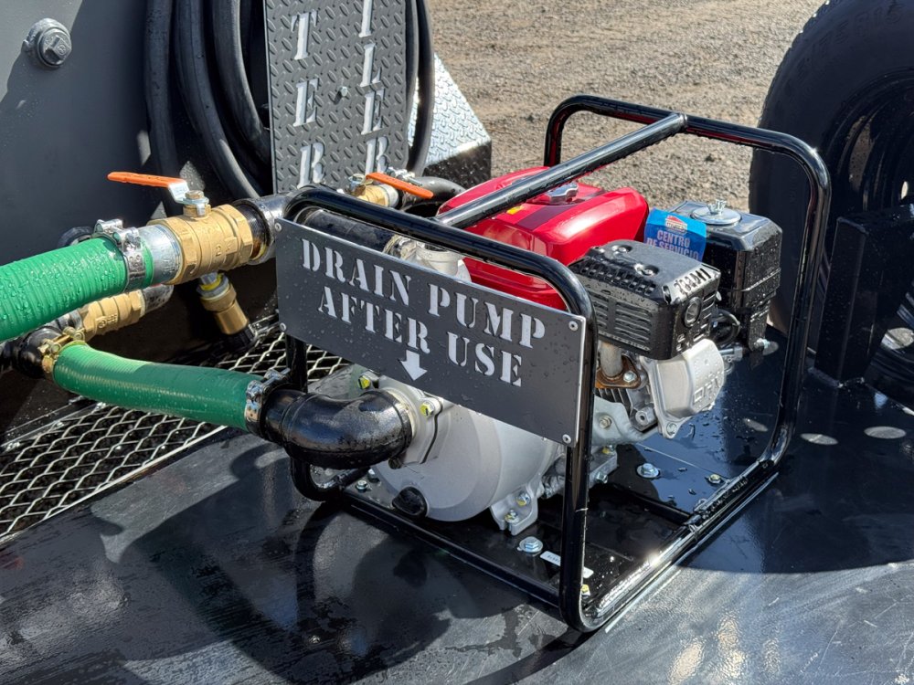 500 Gallon Water Tank Trailer with Pump and Hose 004473