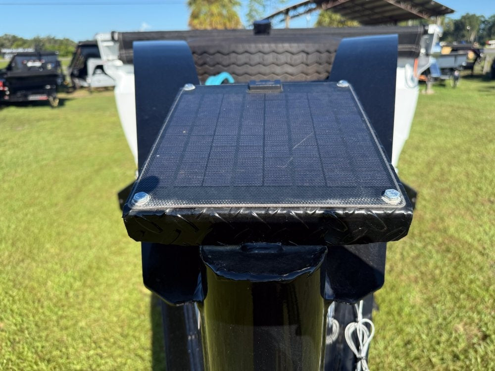 20' HZH GN Dump Trailer w/ 4' Walls (2) 10k Axles, 3-Way Door, Hydraulic Jacks - Gooseneck Dump - Dump Trailers - TrailerSwap