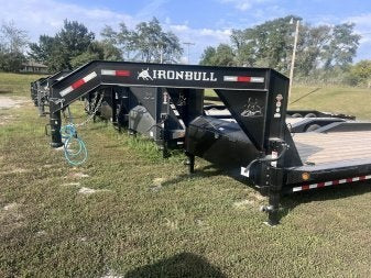 26' Iron Bull ETG Gooseneck Equipment Trailer Mega Ramps Drive Over Fenders - (2) 7,000 lb Axles - Low Profile Equipment Trailers - TrailerSwap