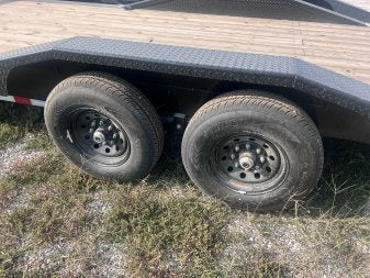 26' Iron Bull ETG Gooseneck Equipment Trailer Mega Ramps Drive Over Fenders - (2) 7,000 lb Axles - Low Profile Equipment Trailers - TrailerSwap