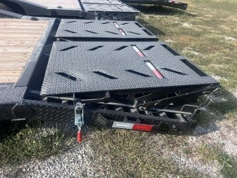 26' Iron Bull ETG Gooseneck Equipment Trailer Mega Ramps Drive Over Fenders - (2) 7,000 lb Axles - Low Profile Equipment Trailers - TrailerSwap