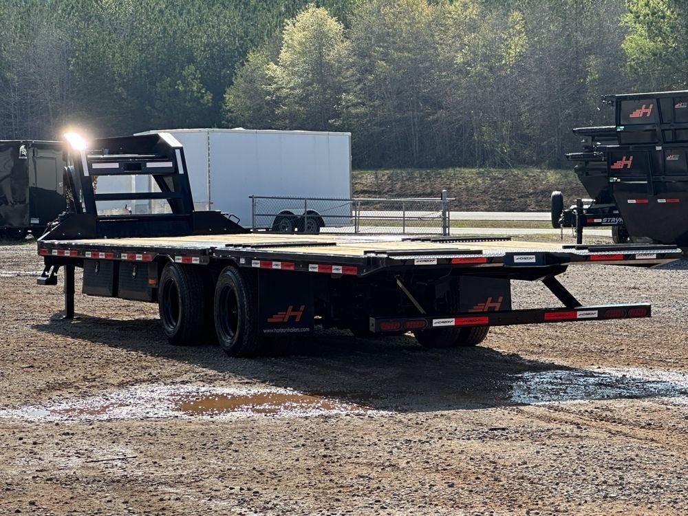 30' HYZ Gooseneck Flat deck Hydraulic Dovetail - Hydraulic Dovetail - TrailerSwap