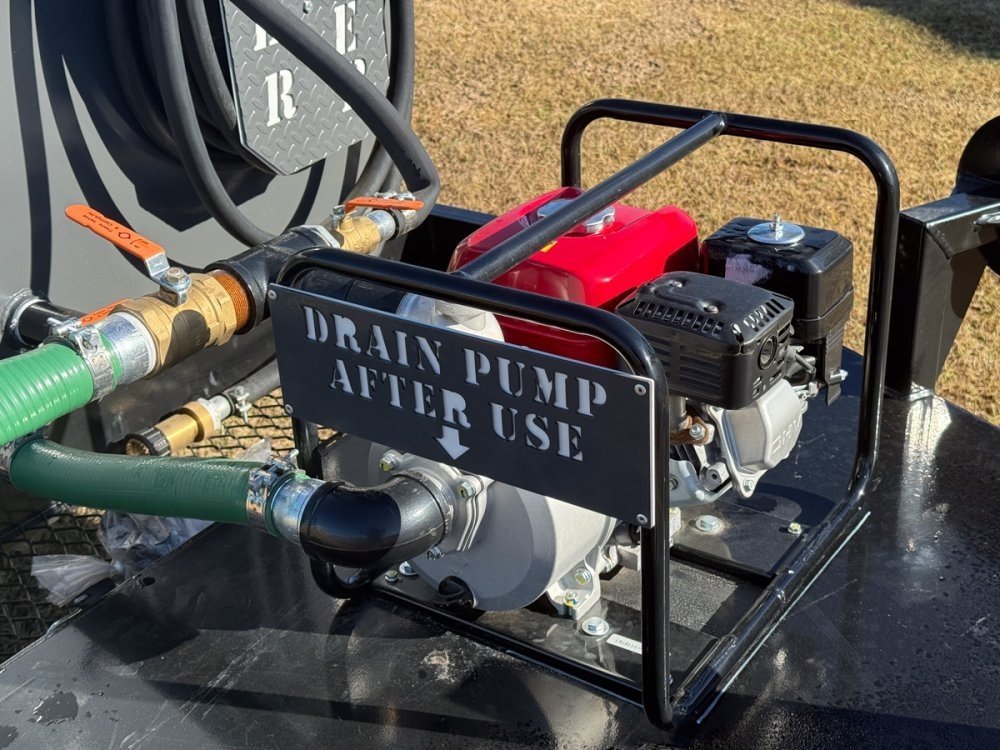 1000 Gallon Water Tank Trailer with Pump and Hose 004962