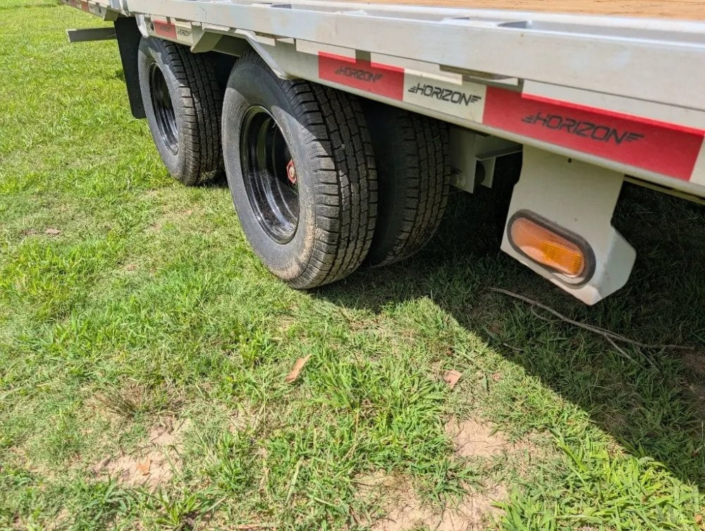 34'x102" Horizon FYZ Hydraulic Dovetail - Hydraulic Dovetail - TrailerSwap