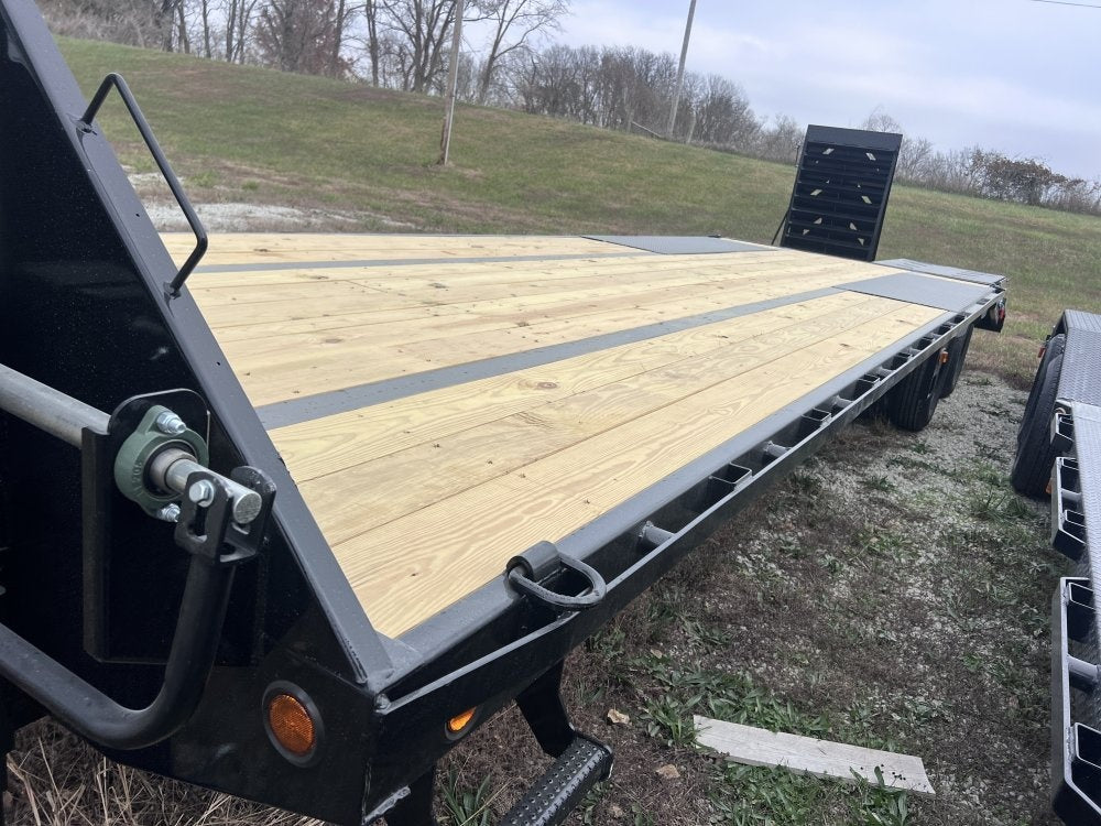 30' Iron Bull FLG Gooseneck Deckover Trailer Mega Ramps - (2) 10,000 lb Axles 914366