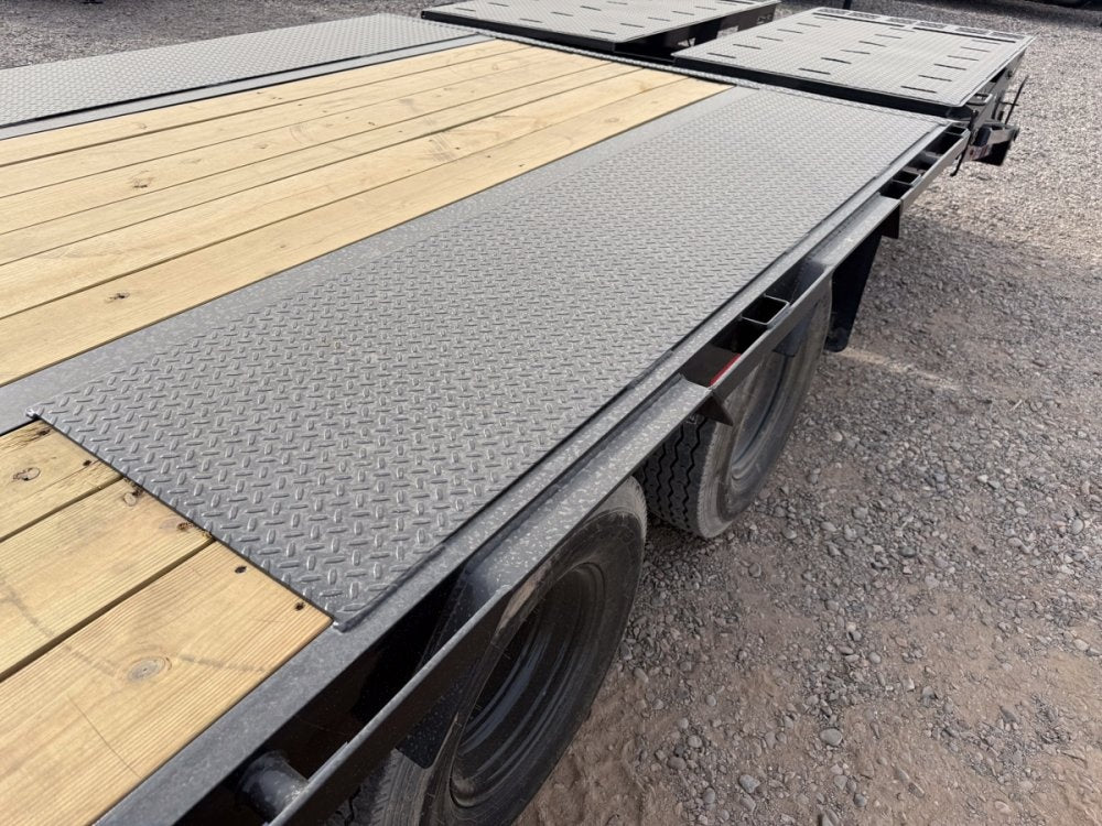 32' Stryker Gooseneck (2) 10K Axles Mega Ramps Dual Wheels 3463