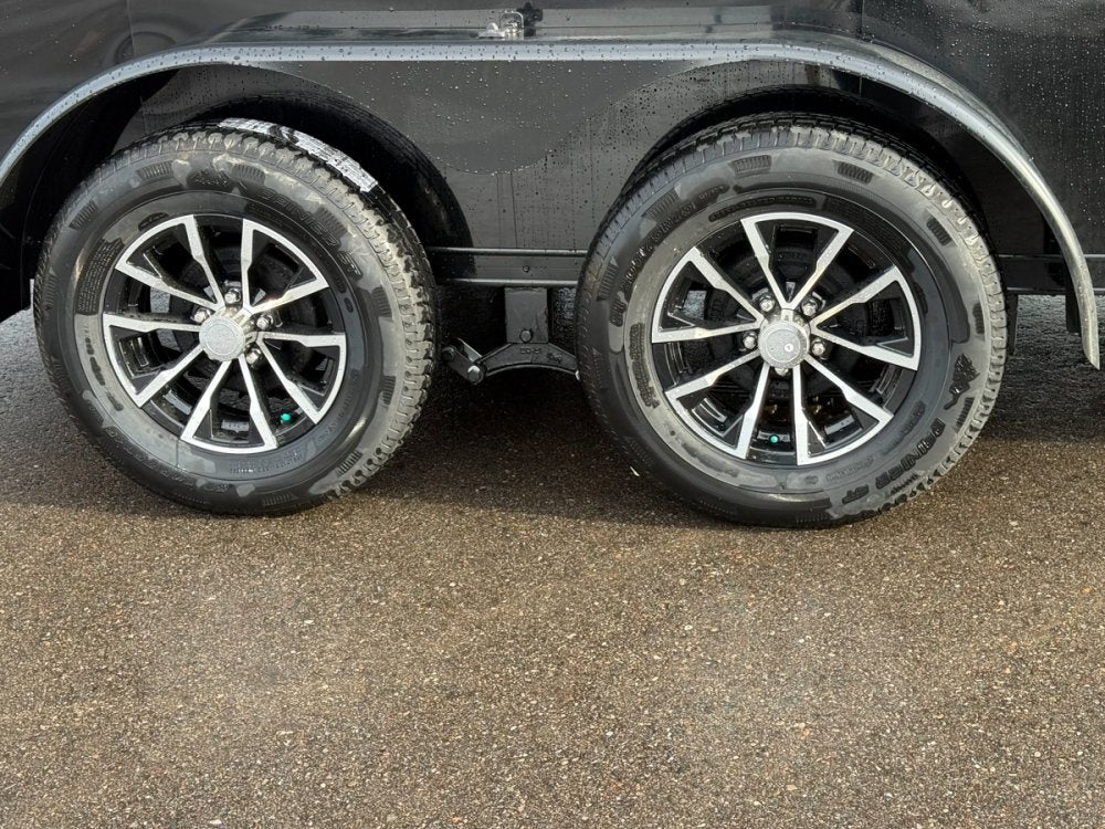 7 x 16 Look Trailers ST DLX Flat Top V Nose Enclosed Trailer - (2) 3.5k lb Axles - Enclosed - TrailerSwap