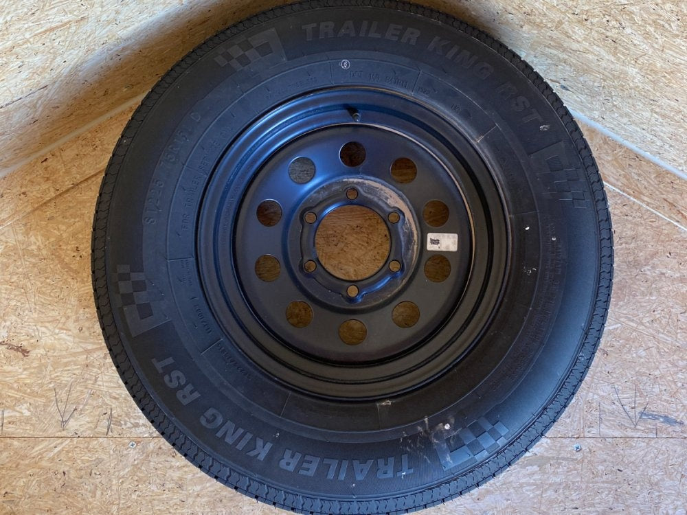 8.5 x 24 Journey SE Flat Top Sloped V Nose Car Hauler (2) 5200 lbs Axles - Enclosed - TrailerSwap