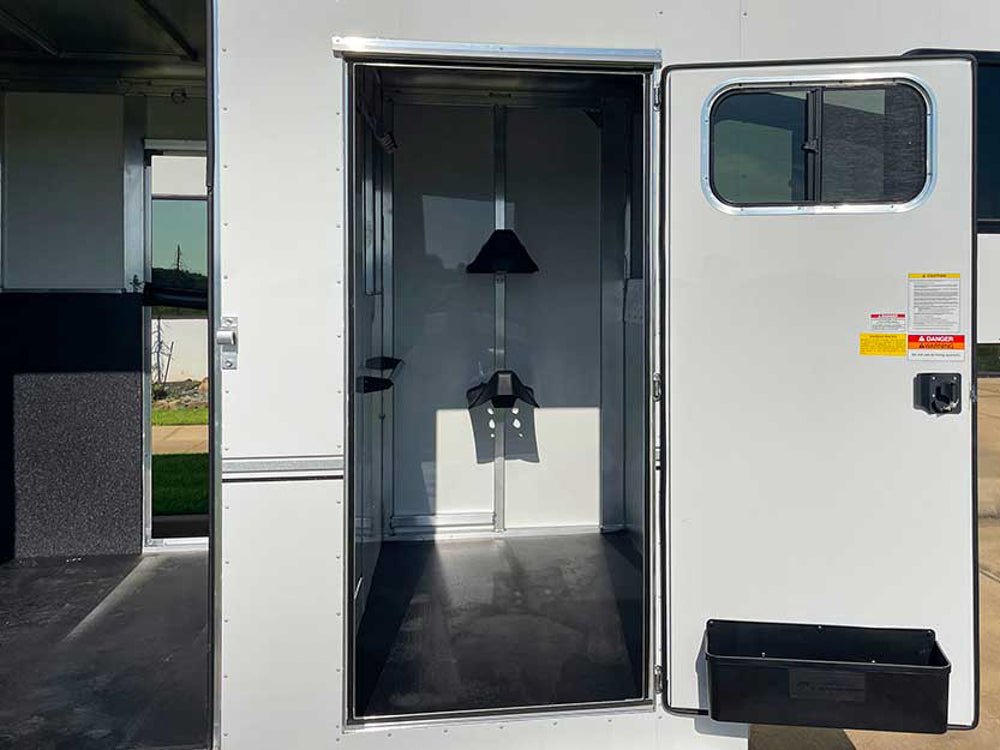 Charter TR SE 2+1 Gooseneck Trailer - Stryker Dealership Group