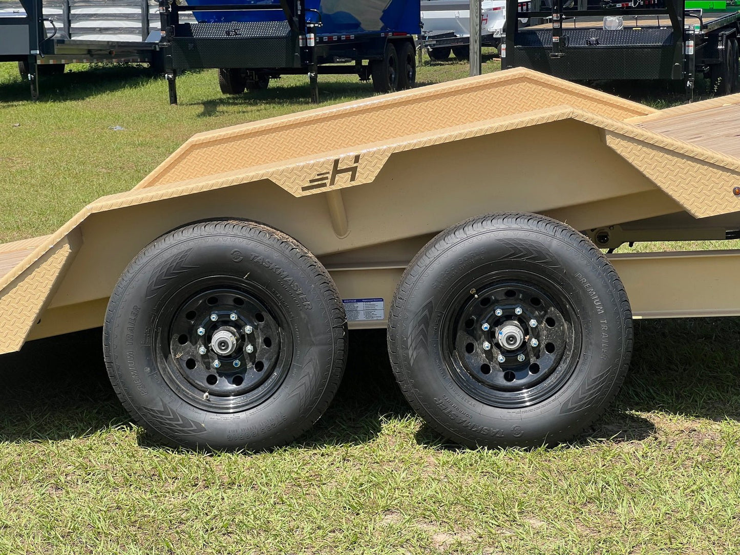 Horizon ETZ Gooseneck Equipment Tilt Trailer - Stryker Dealership Group