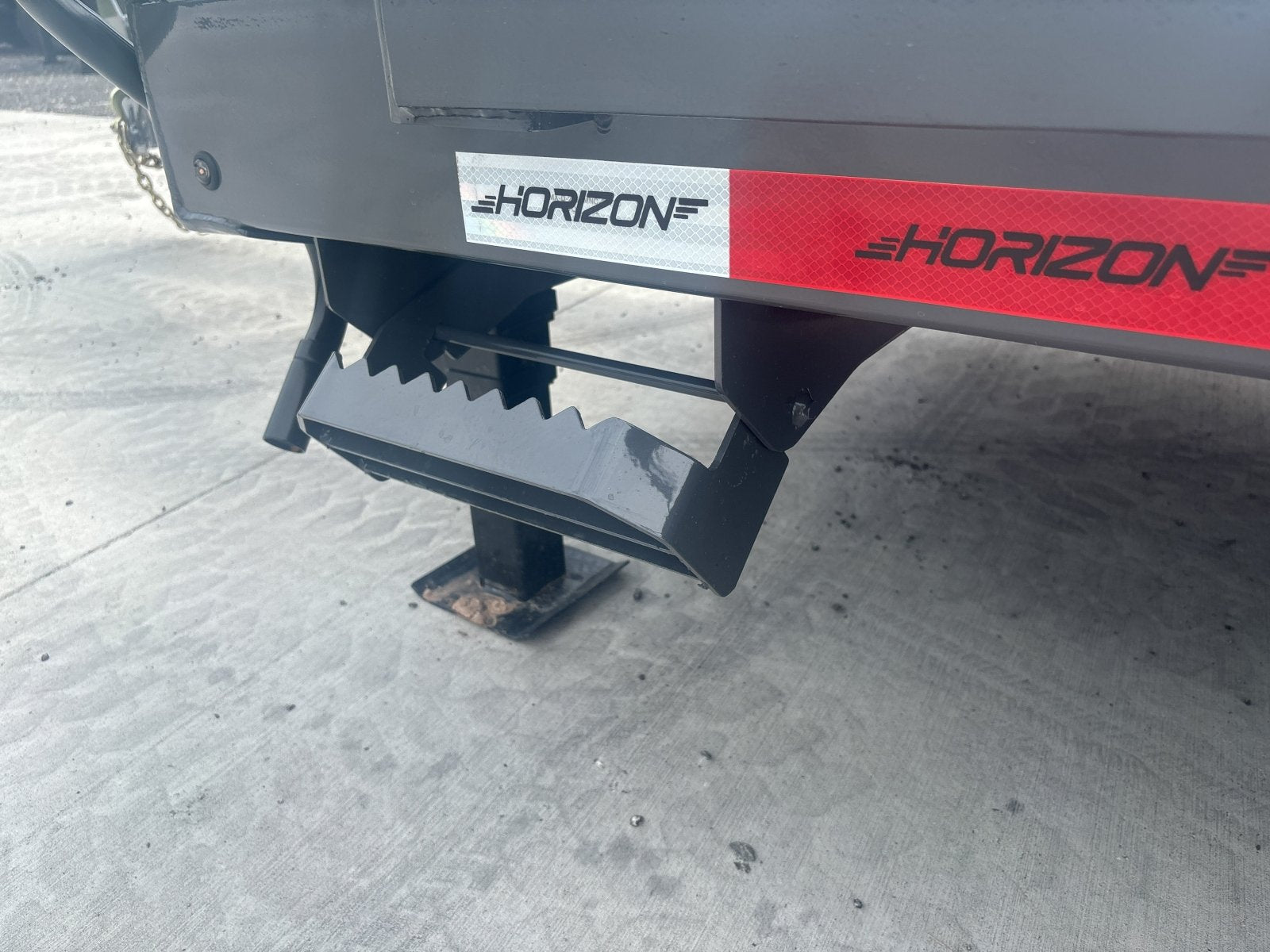 Horizon FHZSS Pintle Hitch Deckover Trailer - Stryker Dealership Group