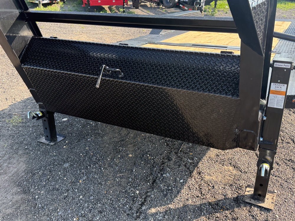 Horizon HET Gooseneck Tilt Trailer - Stryker Dealership Group