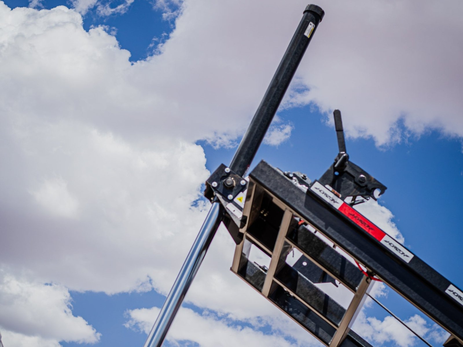 Horizon HRD Gooseneck Roll Off Trailer - Stryker Dealership Group