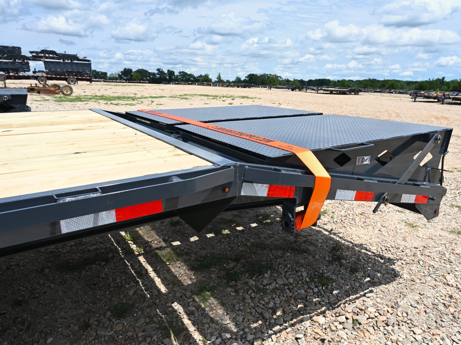Lamar FG Gooseneck Deckover Trailer - Stryker Dealership Group