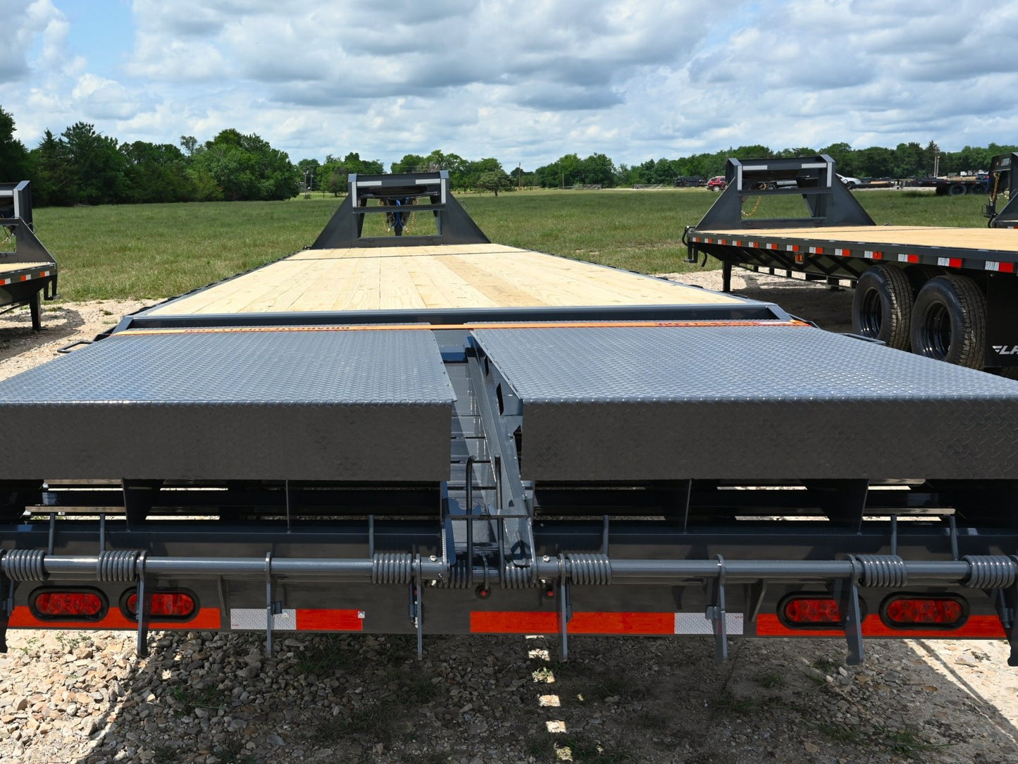 Lamar FG Gooseneck Deckover Trailer - Stryker Dealership Group