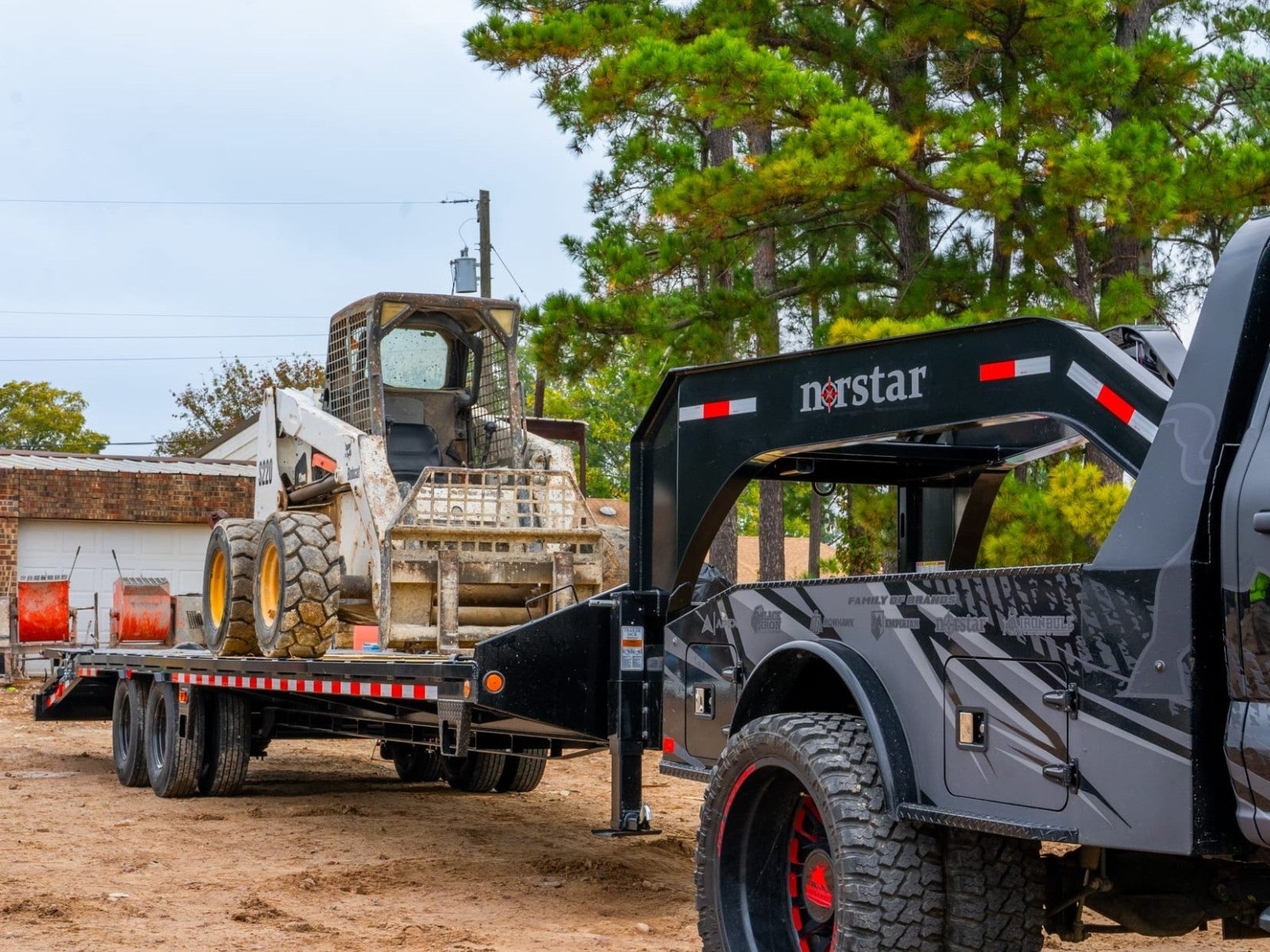Norstar FXG Gooseneck Deckover Trailer