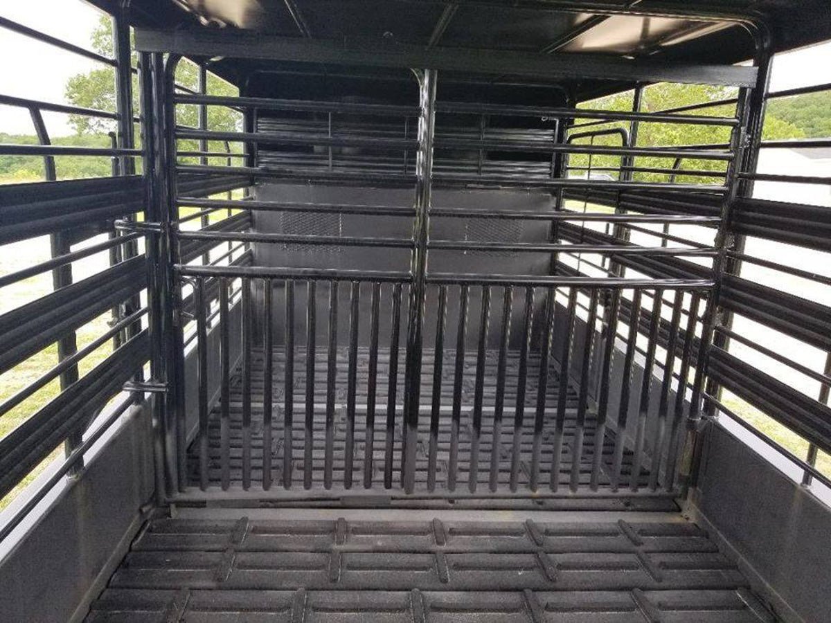 Round House Industries Gooseneck Livestock Trailer