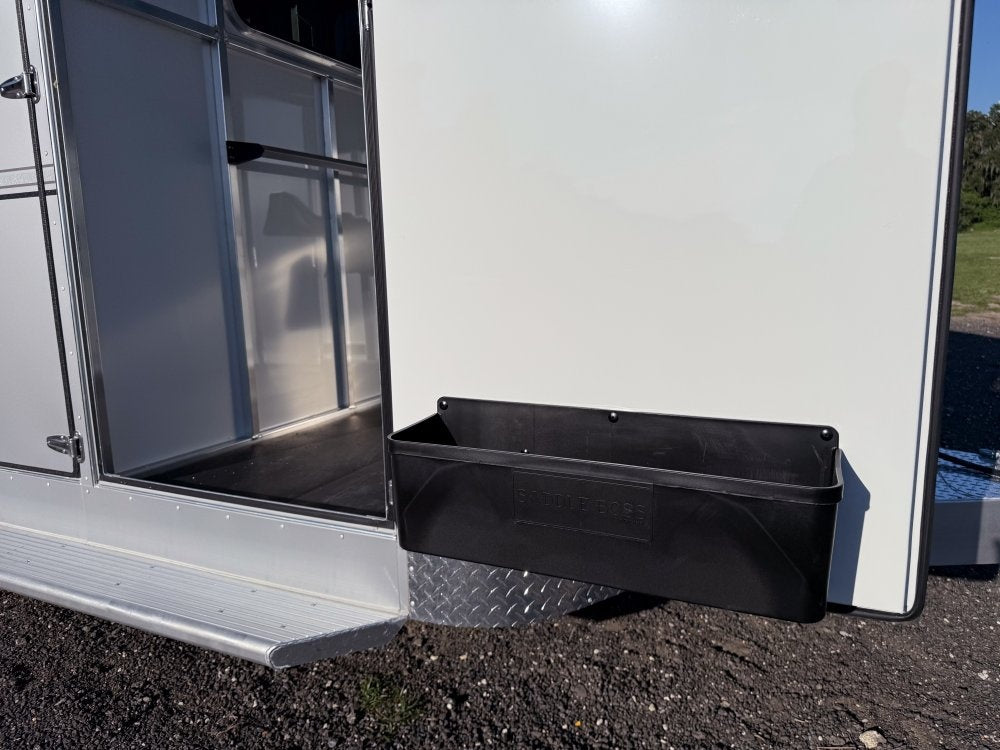 Sundowner 2 Horse Charter SE - Silver - (2) 3500lb Axles - 2 Horse - Horse Trailers - TrailerSwap