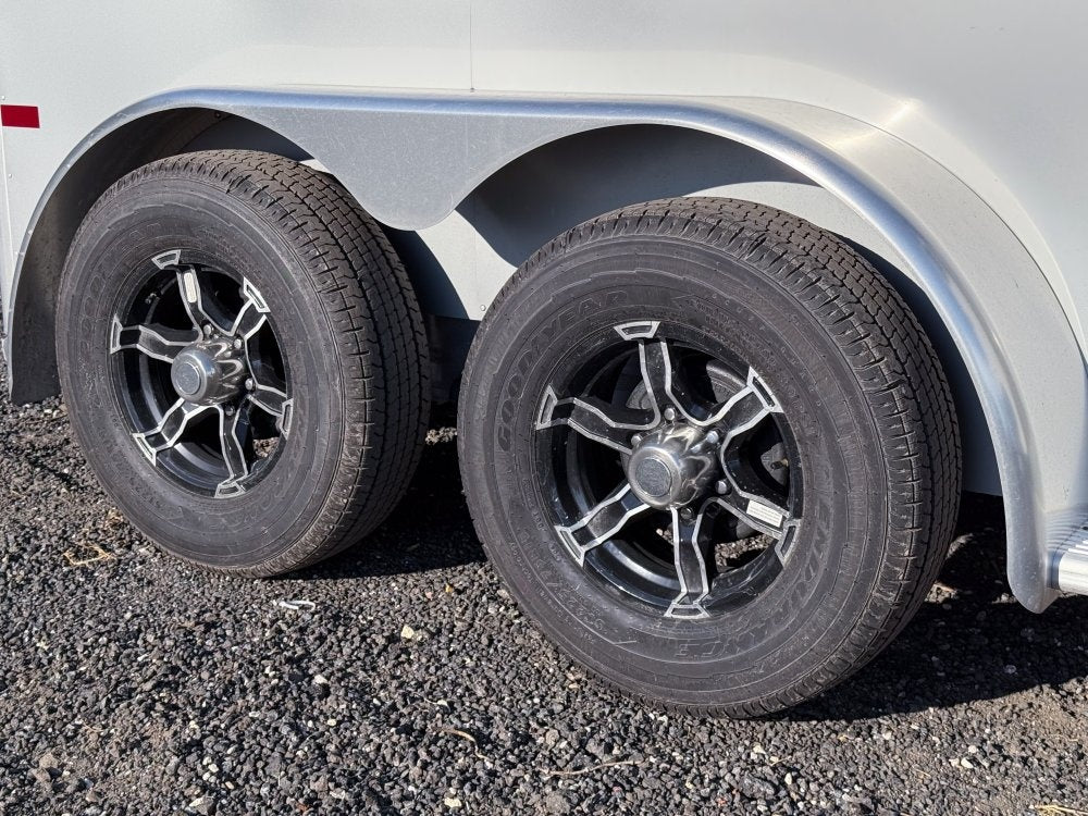 Sundowner 2 Horse Charter SE - Silver - (2) 3500lb Axles - 2 Horse - Horse Trailers - TrailerSwap