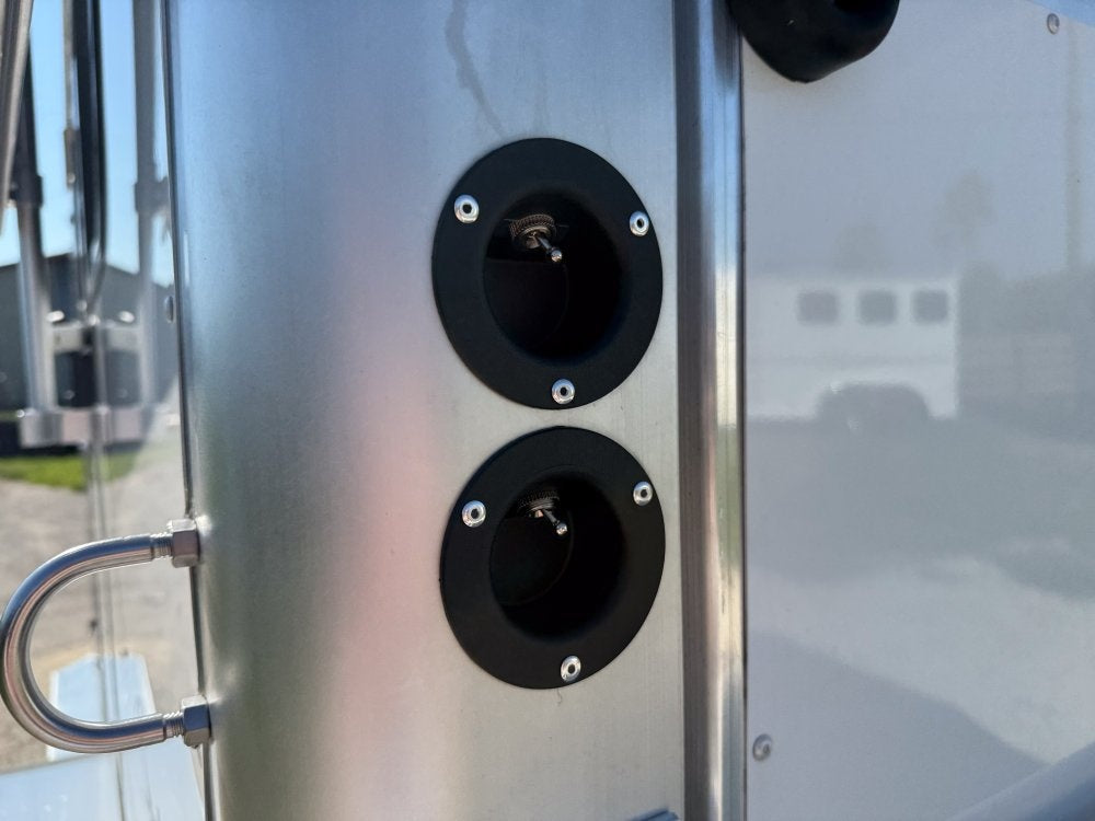 Sundowner 2 Horse Charter SE - White - (2) 3500lb Axles - 2 Horse - Horse Trailers - TrailerSwap