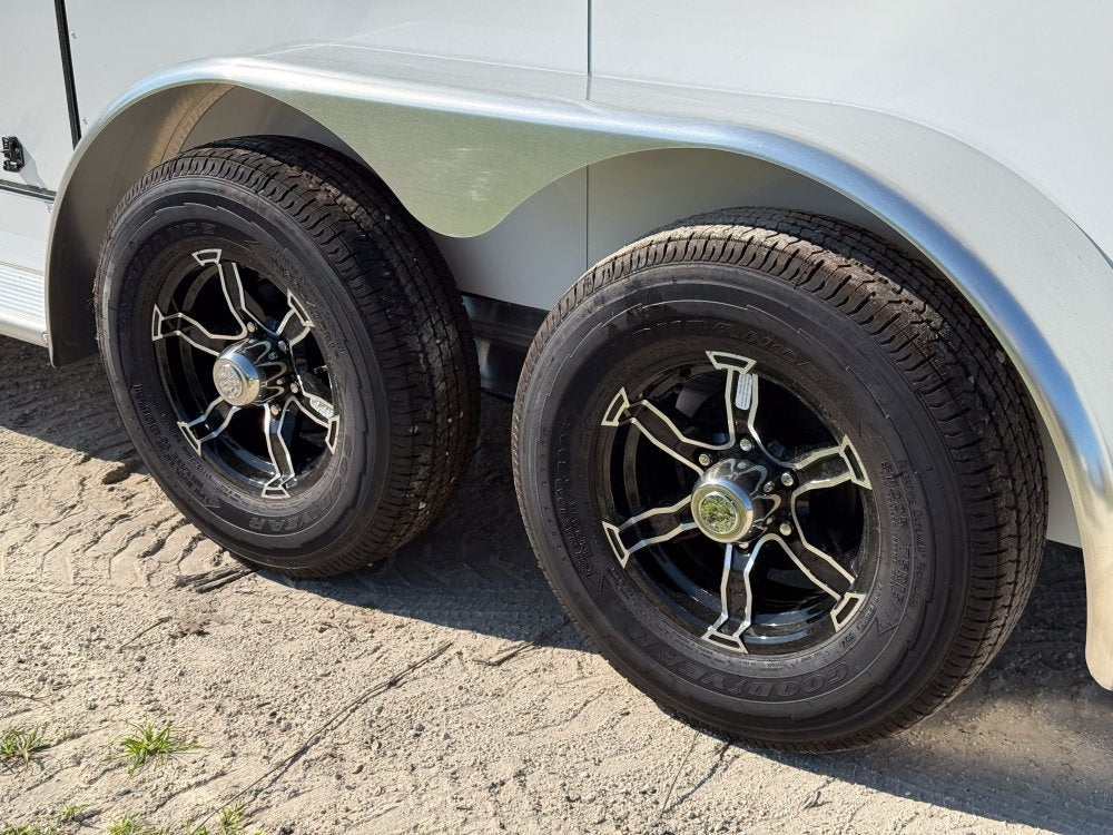 Sundowner 2 Horse Charter SE - White - (2) 3500lb Axles - 2 Horse - Horse Trailers - TrailerSwap