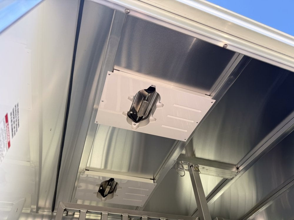 Sundowner 2 Horse Charter SE - White - (2) 3500lb Axles - 2 Horse - Horse Trailers - TrailerSwap