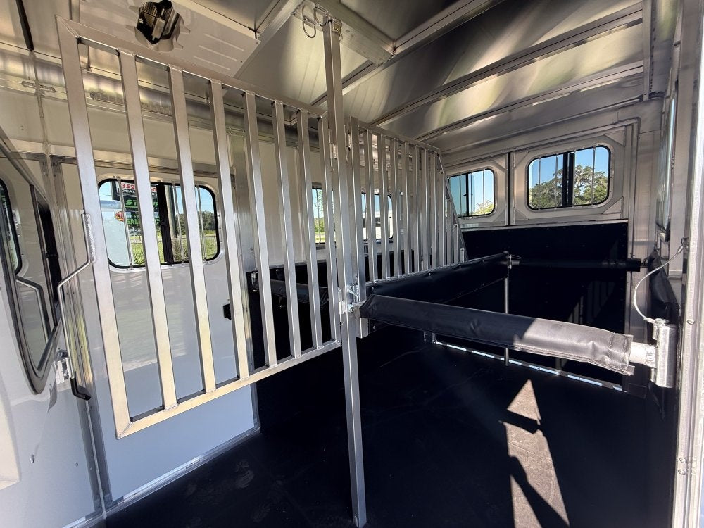 Sundowner 2 Horse Charter SE - White - (2) 3500lb Axles - 2 Horse - Horse Trailers - TrailerSwap