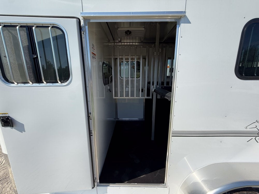 Sundowner 2 Horse Charter SE - White - (2) 3500lb Axles - 2 Horse - Horse Trailers - TrailerSwap