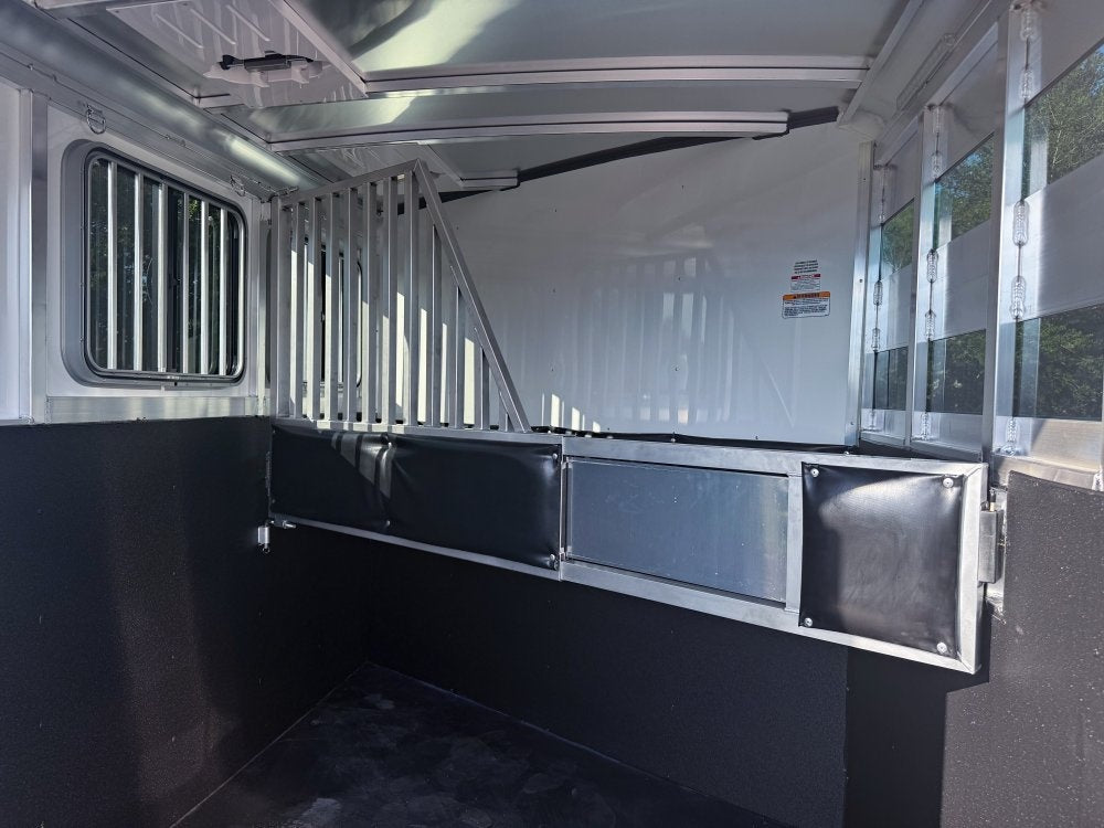 Sundowner 2 Horse Super Sport - White - Porch Lights - 2 Horse - Horse Trailers - TrailerSwap