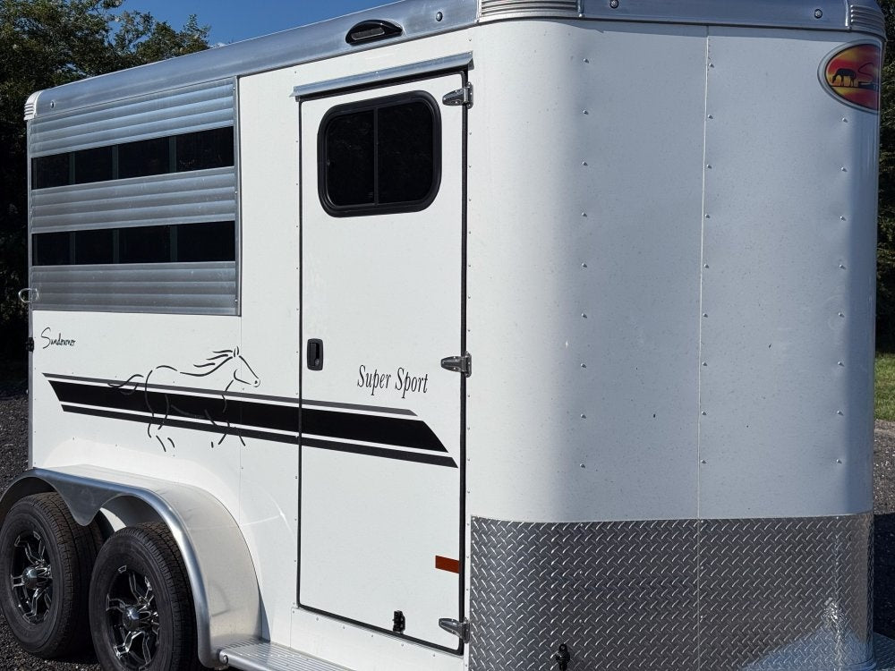Sundowner 2 Horse Super Sport - White - Porch Lights - 2 Horse - Horse Trailers - TrailerSwap