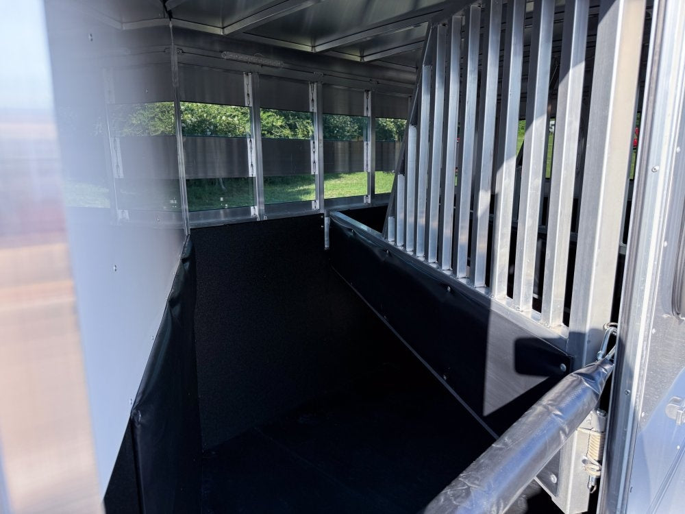 Sundowner 3 Horse Super Sport - Silver - Feed Door and Window - 3 Horse - Horse Trailers - TrailerSwap