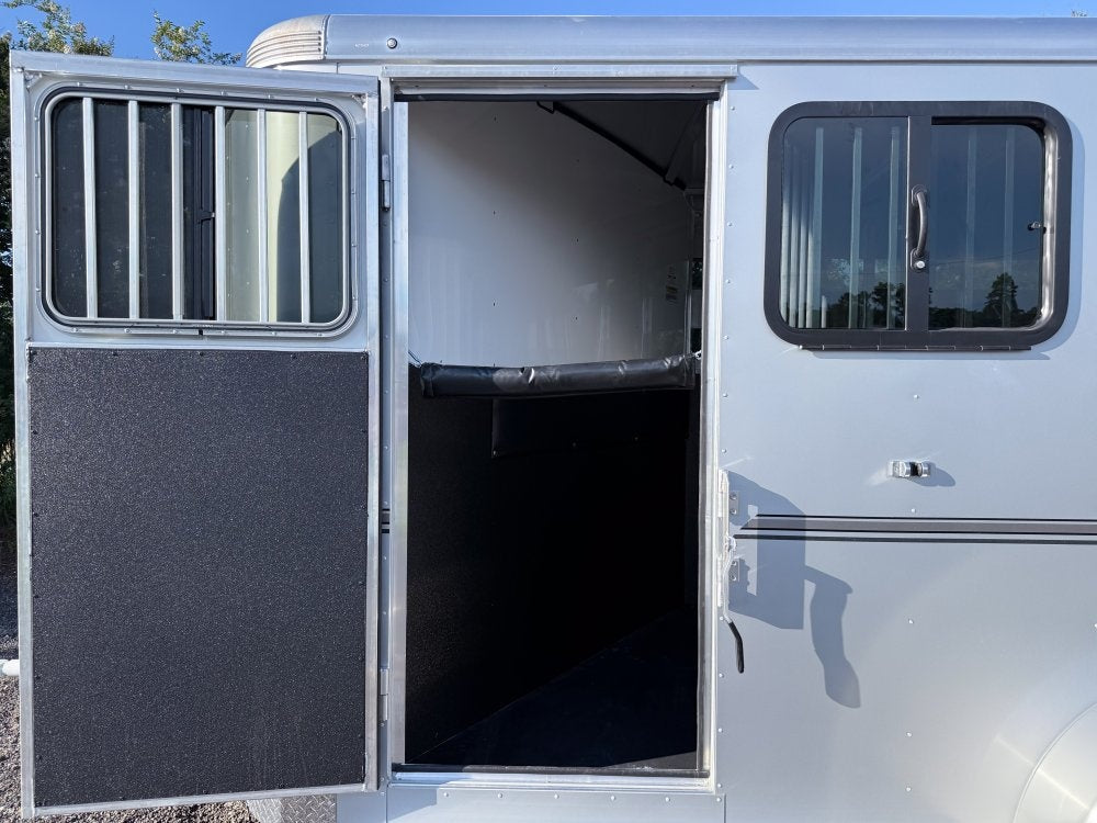 Sundowner 3 Horse Super Sport - Silver - Feed Door and Window - 3 Horse - Horse Trailers - TrailerSwap