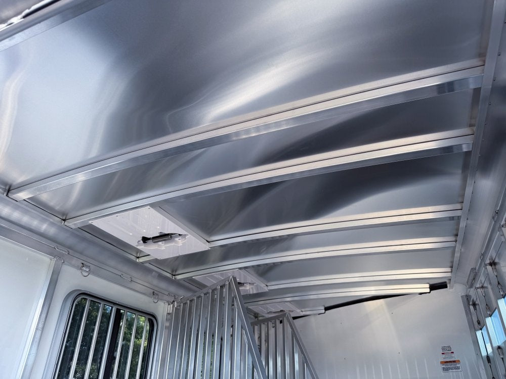 Sundowner 3 Horse Super Sport - Silver - Feed Door and Window - 3 Horse - Horse Trailers - TrailerSwap