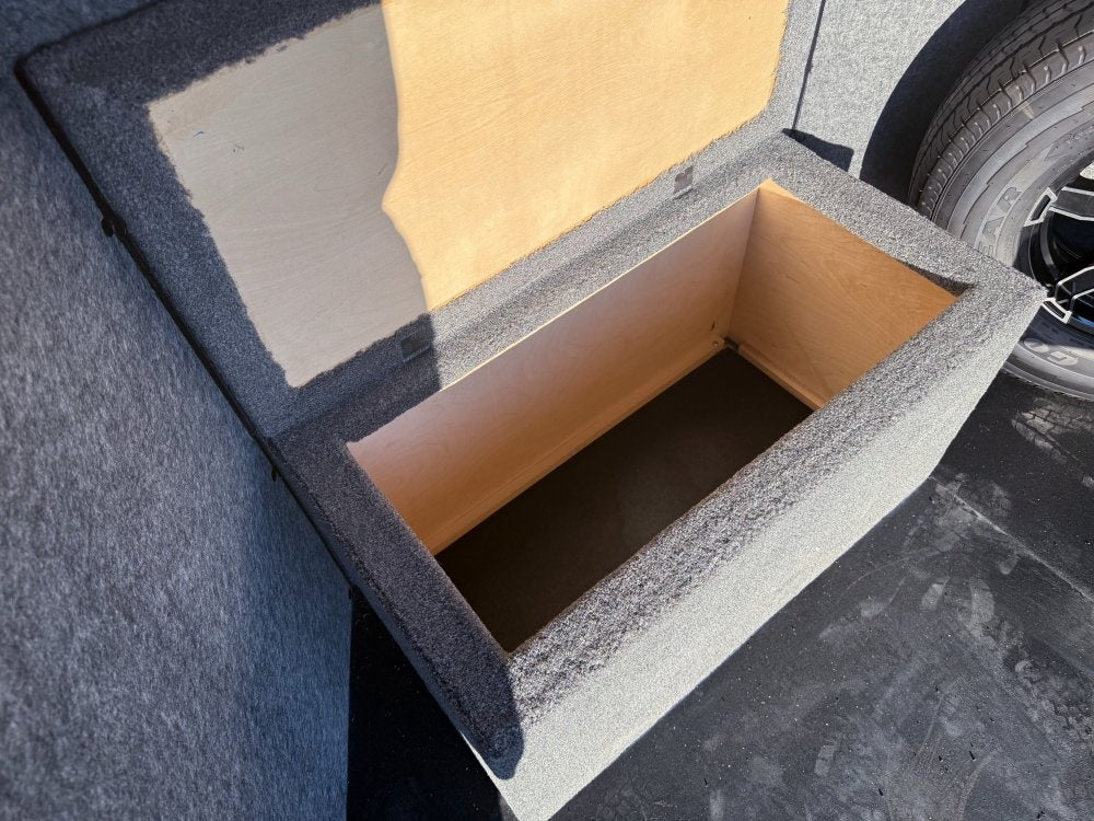 Sundowner Super Tack 3 Horse w/ Large Tack Room and Water Tank - White (2) 5,200lb Axles - 3 Horse - Horse Trailers - TrailerSwap